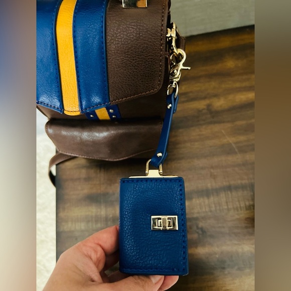 DREAM CONTROL rectangular crossbody bag in great condition! - Picture 5 of 15